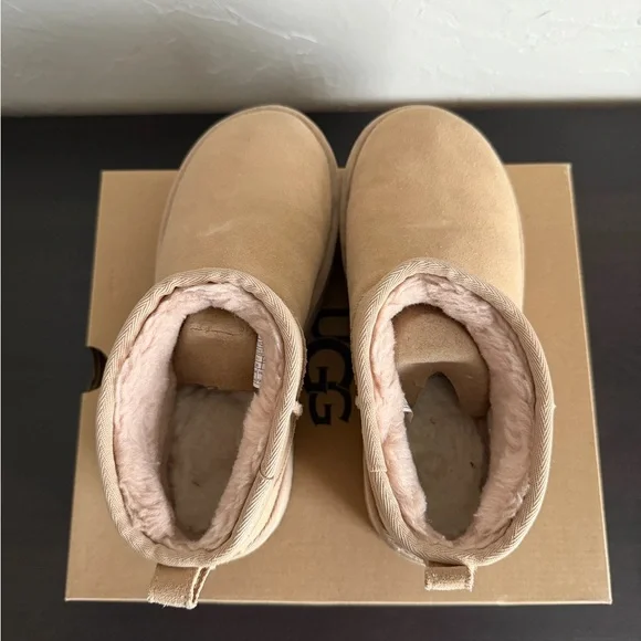 UGG Women's Classic Ultra Mini Platform - Picture 5 of 6